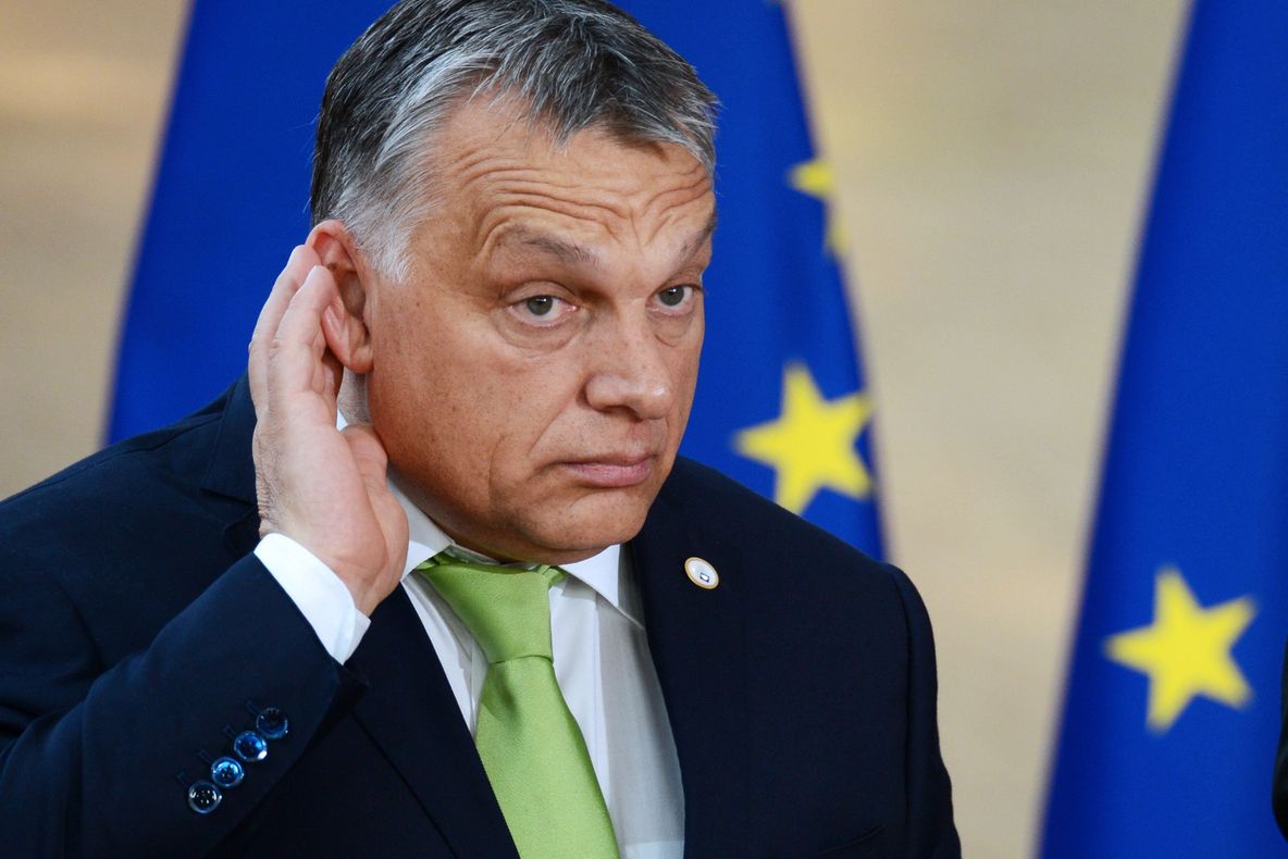 Viktor Orbán pierde teren în sondaje și rămâne la 20% în urma opoziției. Trupe trimise la granița cu Ucraina